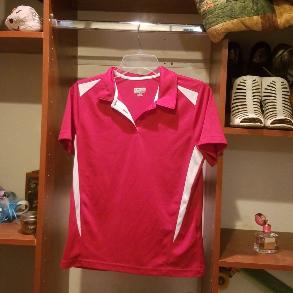 Red and white collared drywick shirt